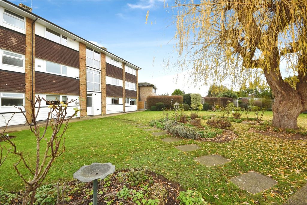 Property photo 3 of 21 Communal Gardens