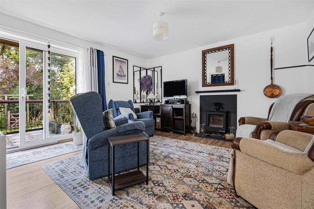 Property photo 3 of 33 Sitting Room