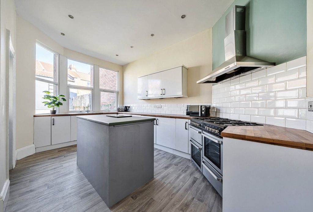 Property photo 1 of 18 1429276-2-69ba94E...