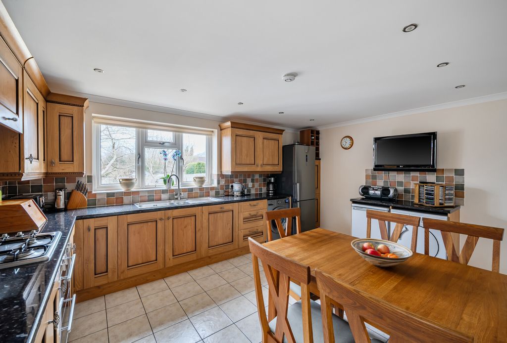 Property photo 3 of 21 1417111-6-6998489...