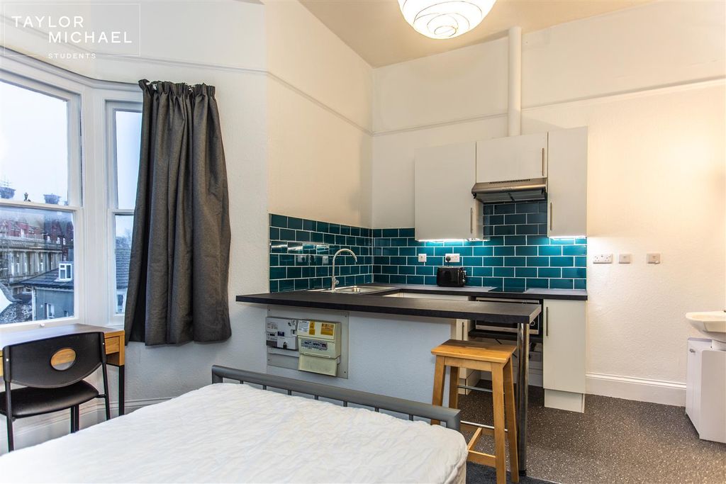 Property photo 2 of 16 Studio Room