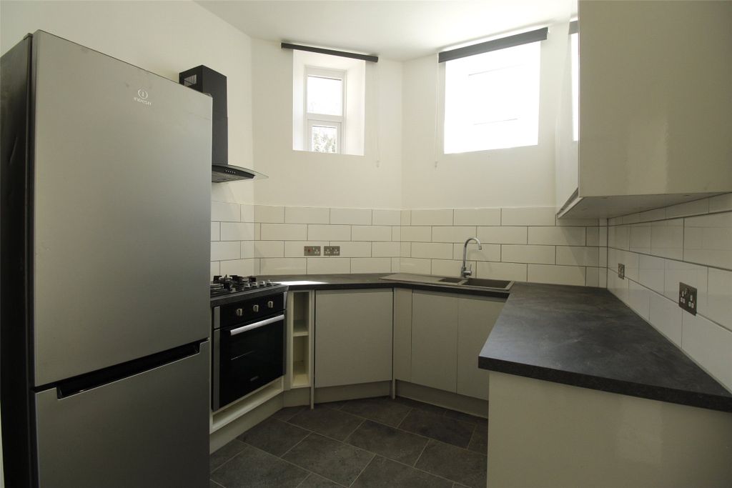 Property photo 2 of 6 Picture No. 17