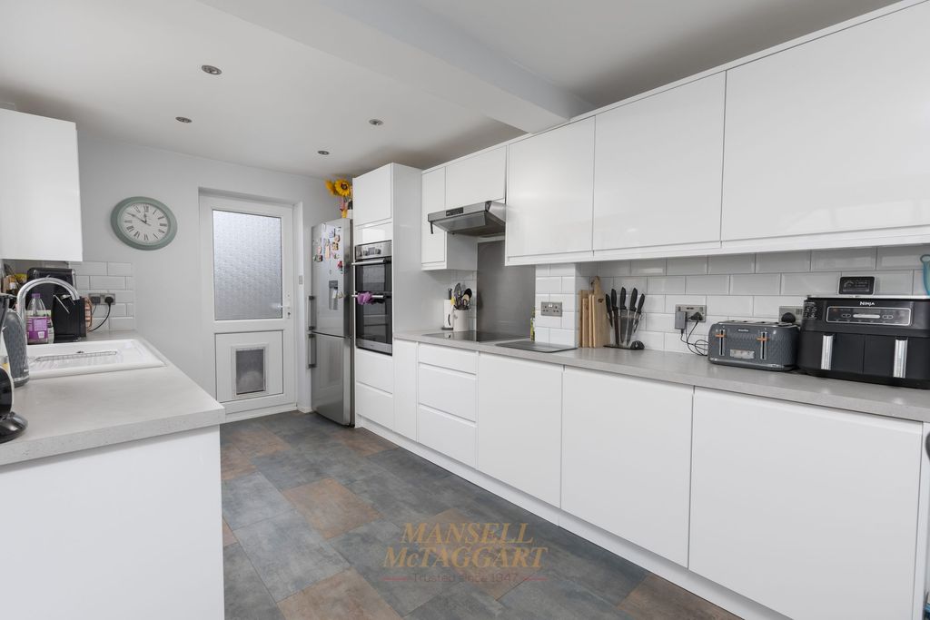 Property photo 2 of 26