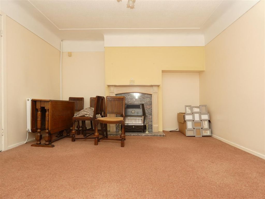 Property photo 3 of 15 Lounge