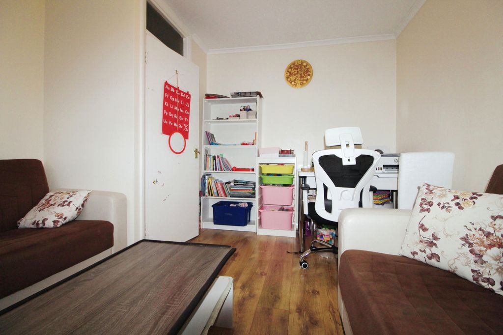 Property photo 3 of 8 Gallery