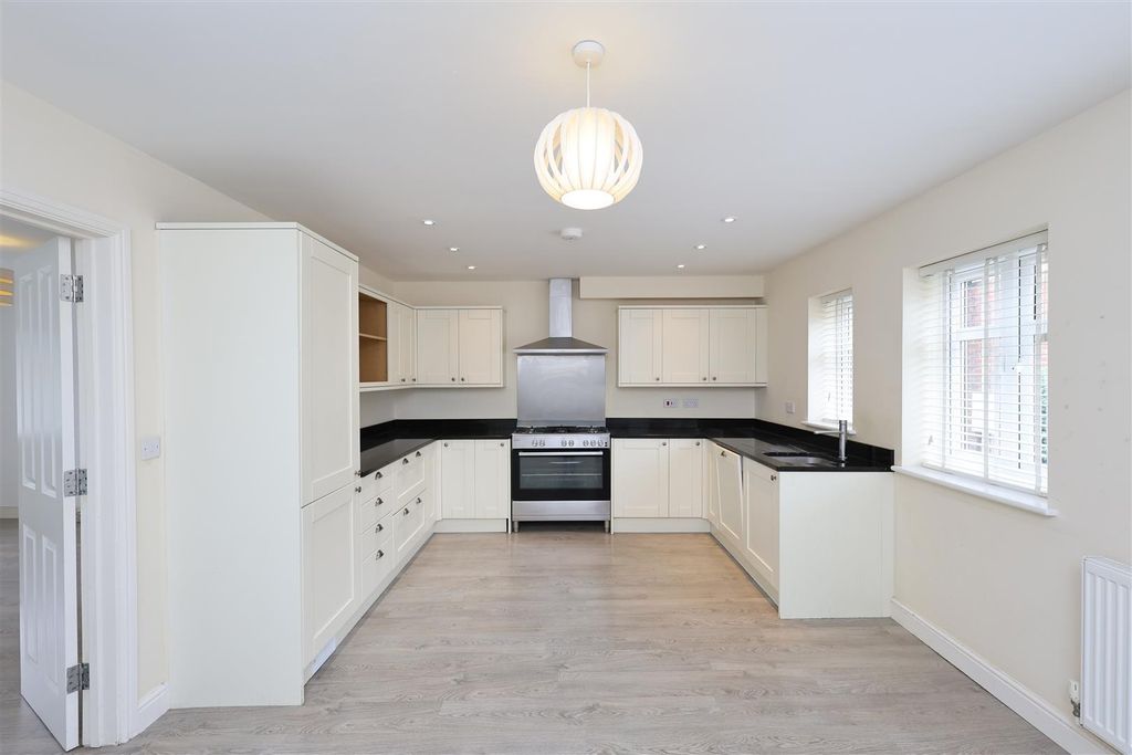 Property photo 3 of 26 Kitchen