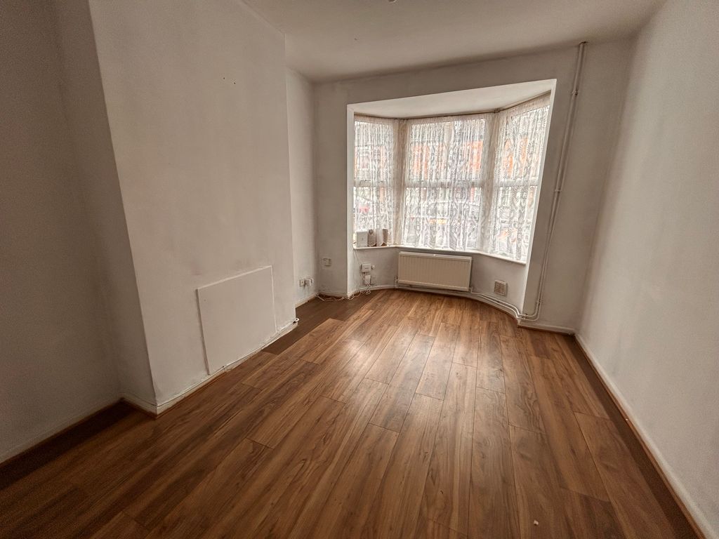 Property photo 2 of 12 Image