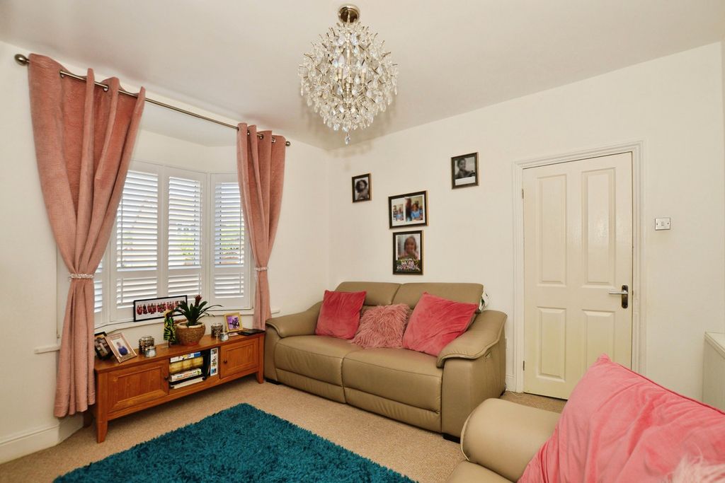 Property photo 3 of 20