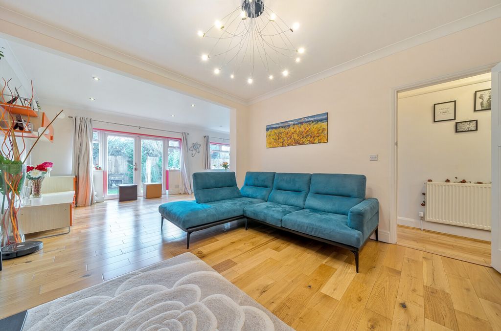 Property photo 3 of 24 1401206-8-696F5Cb...