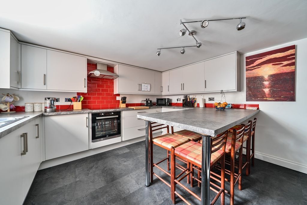 Property photo 2 of 14 Kitchen