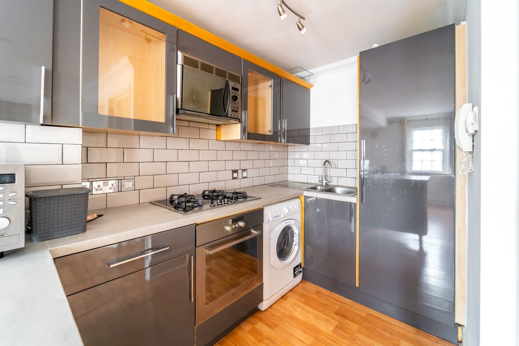 Property photo 3 of 6