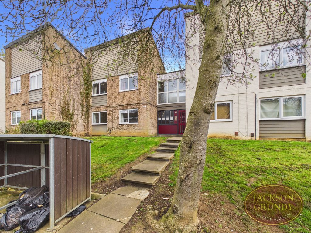 Property photo 1 of 8 Spenfield Court