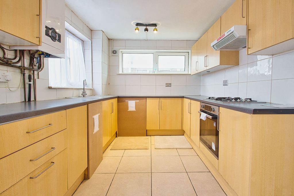 Property photo 1 of 15 Three Bedroom Semi Detached House With Garage