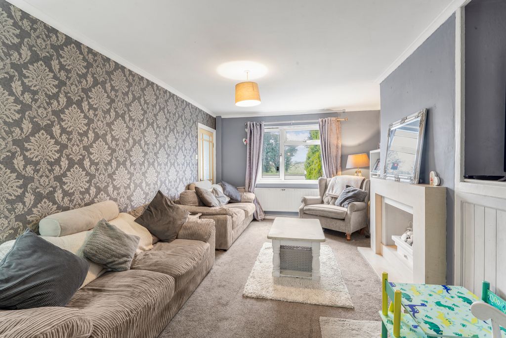 Property photo 2 of 12 Lounge