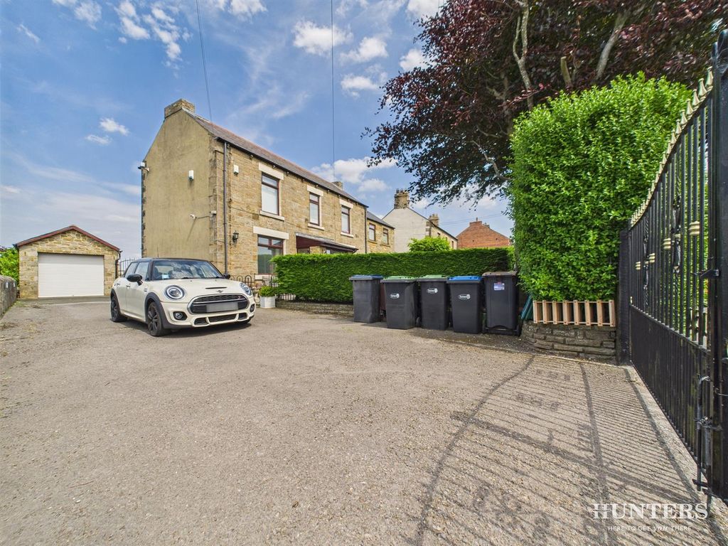 Property photo 2 of 37 Cam03792G0-Pr0274-Still029.Jpg