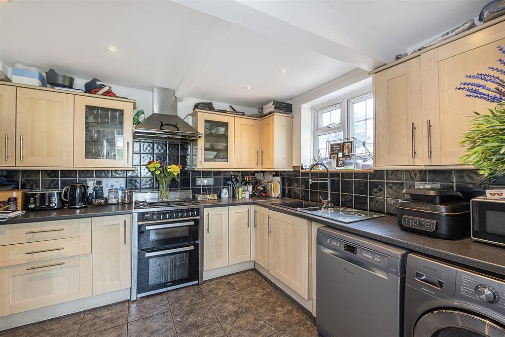 Property photo 3 of 12 22-Broomfield-Road-17.Jpg