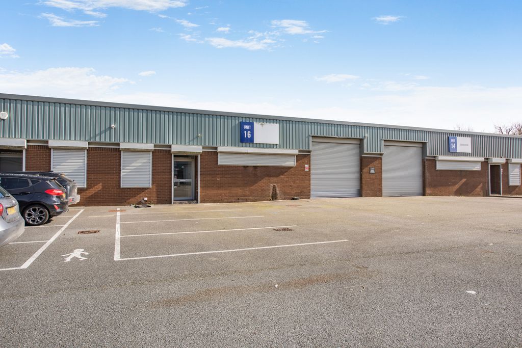 Property photo 2 of 21