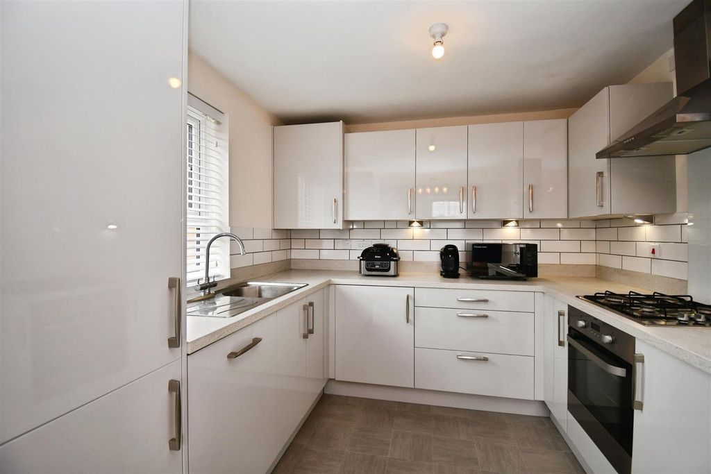Property photo 3 of 13 B8F4614c-5 2C 20Owen 20Close 20Cottingham 2C 20Hu1