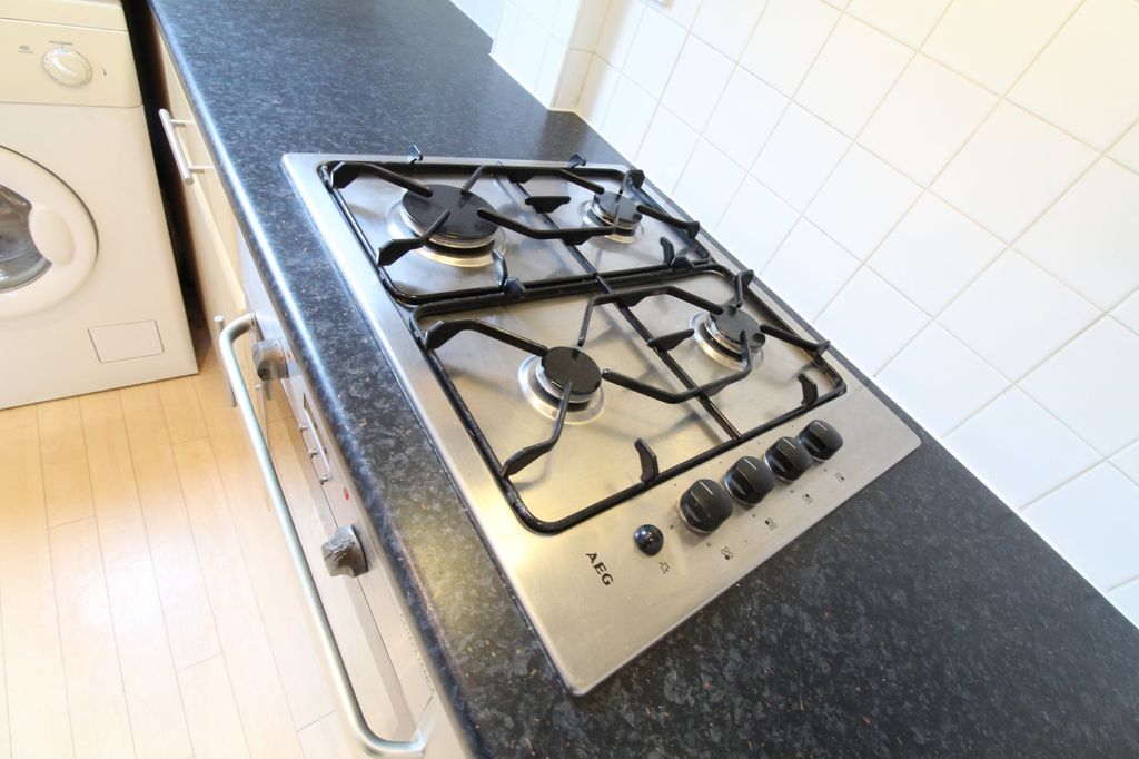 Property photo 3 of 14 Gas Hob
