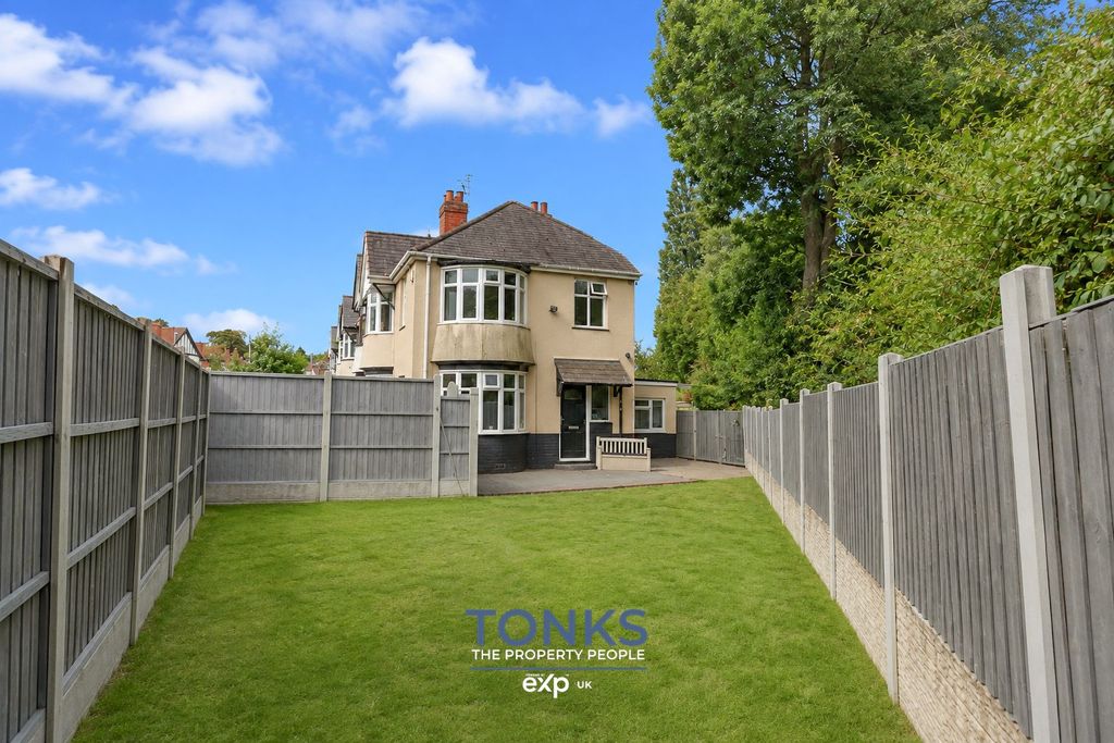 Property photo 2 of 19