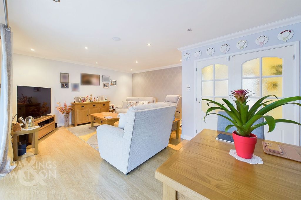 Property photo 2 of 24