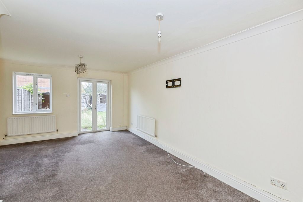 Property photo 3 of 17 Photo