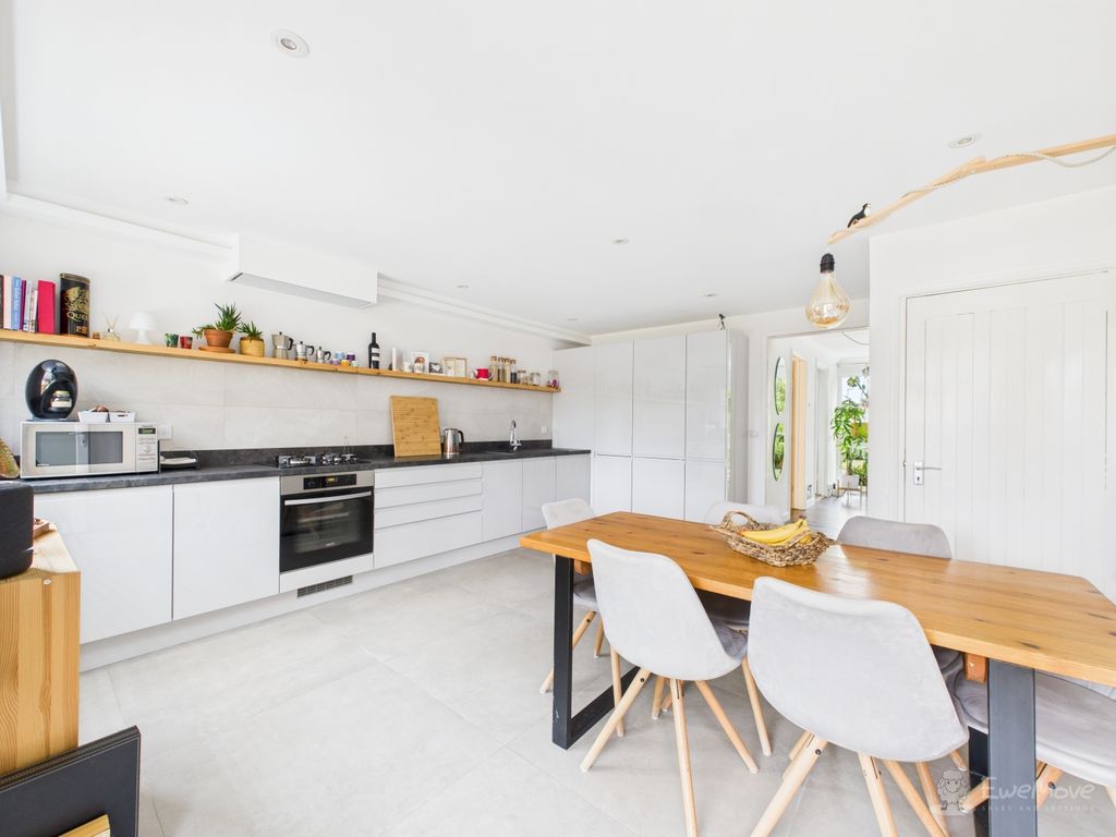 Property photo 2 of 21 Kitchen- Mark Stephens Ewemove Newmarket And Soham