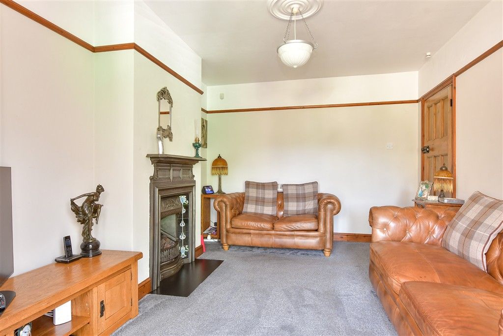 Property photo 3 of 14 Lounge