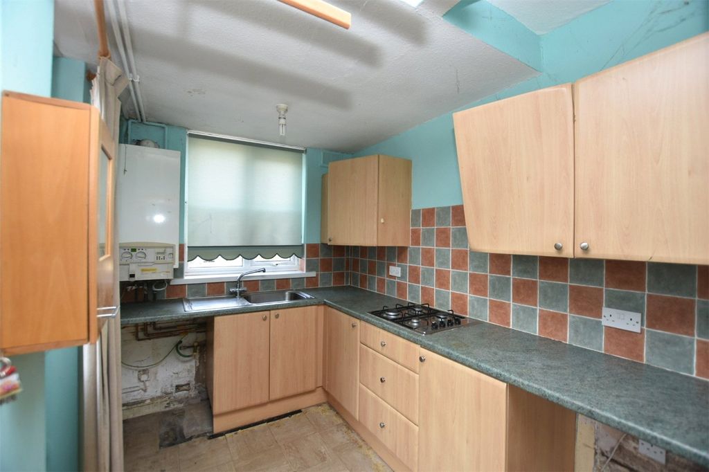 Property photo 3 of 10 Kitchen
