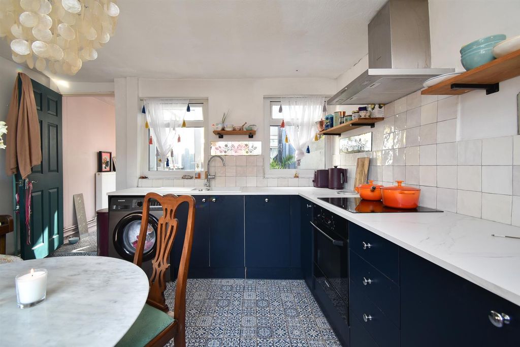 Property photo 3 of 21 Kitchen/Diner