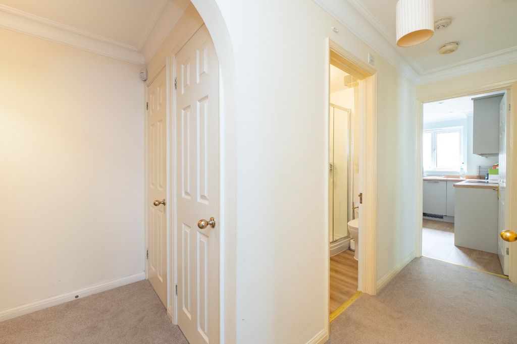 Property photo 3 of 21 Hallway