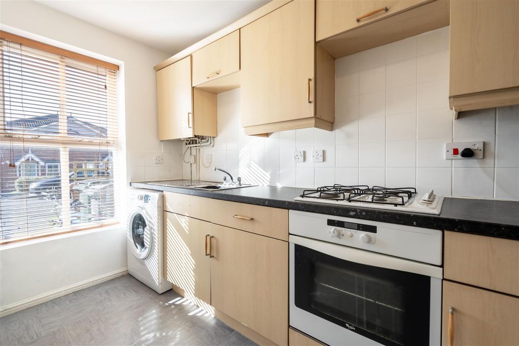 Property photo 3 of 7 Kitchen