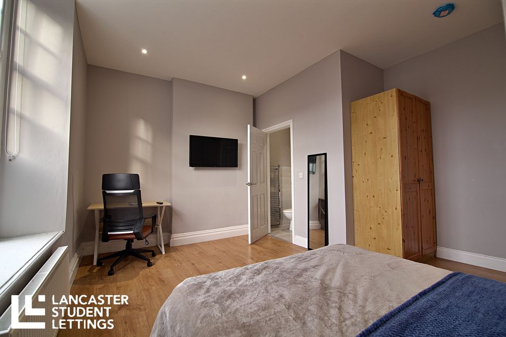 Property photo 2 of 8 Property Photo