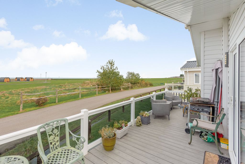Property photo 2 of 15 Sea View