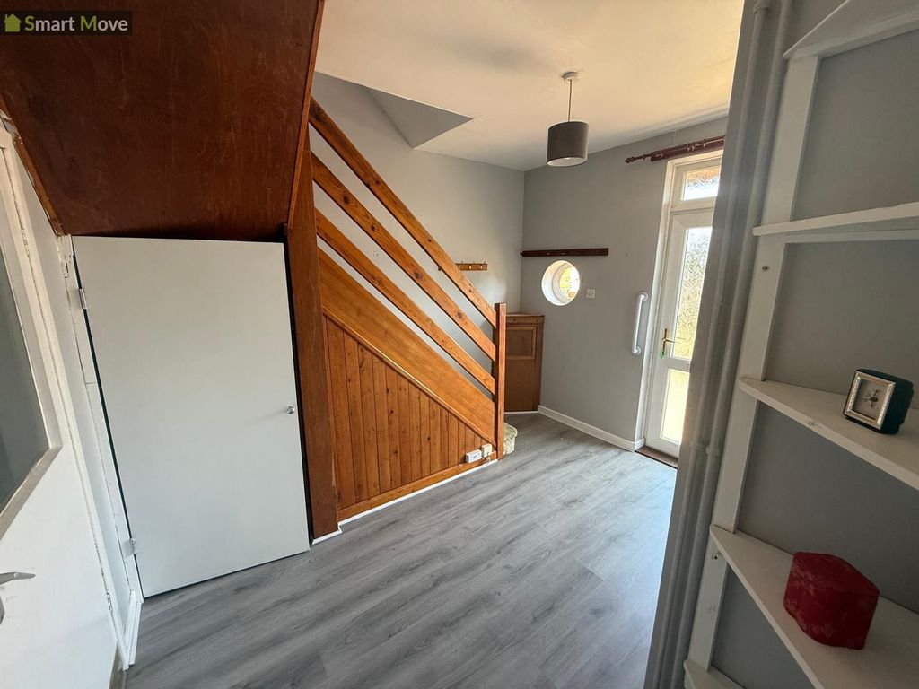 Property photo 2 of 14 Entrance Hallway