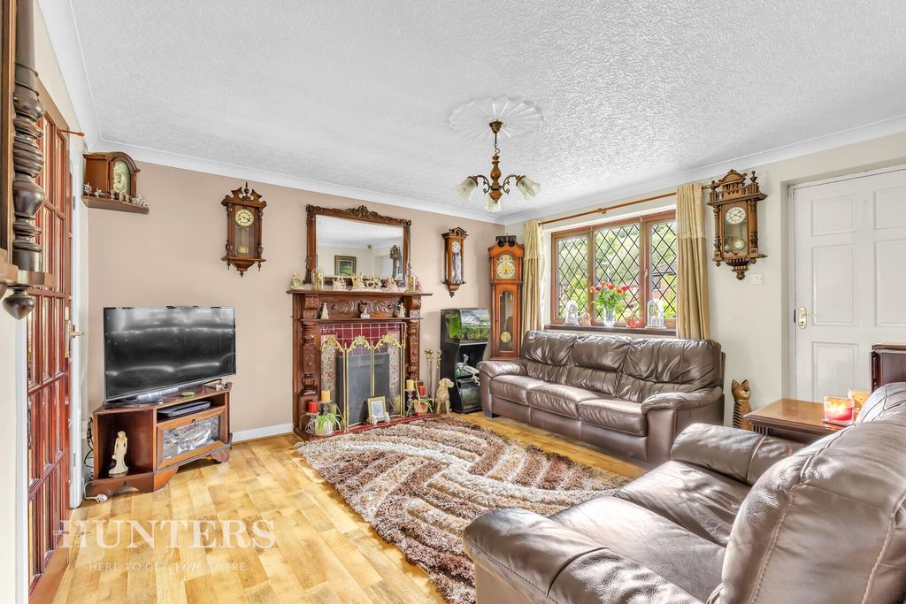 Property photo 2 of 22 Living Room