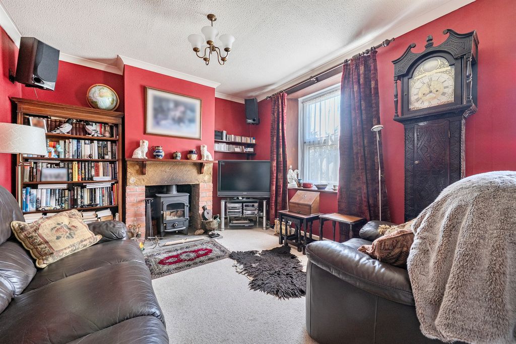 Property photo 3 of 18