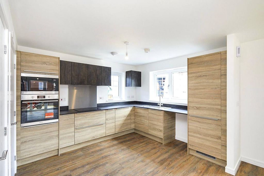 Property photo 2 of 8 Kitchen