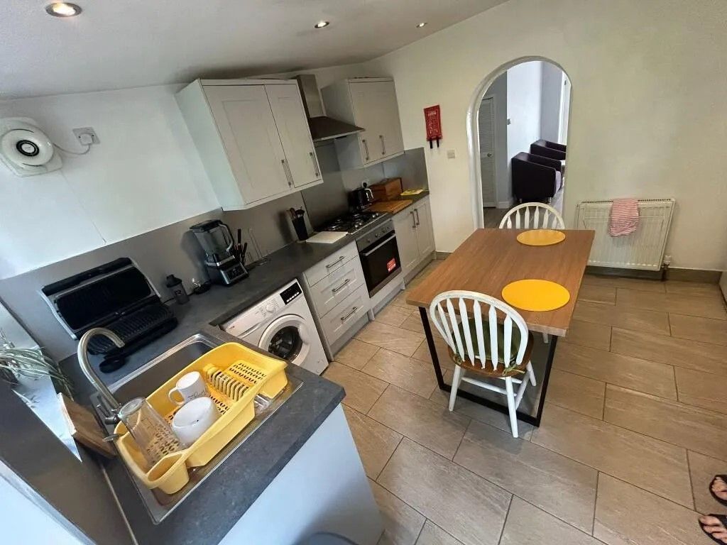 Property photo 2 of 9