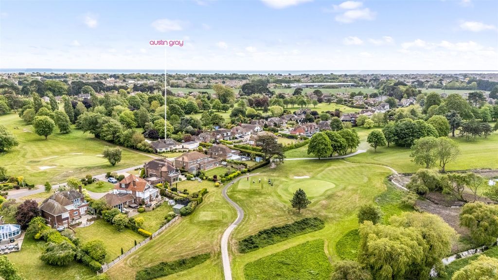 Property photo 2 of 30 Ham Manor Way, Molesey Hurst-035Logo.Jpg