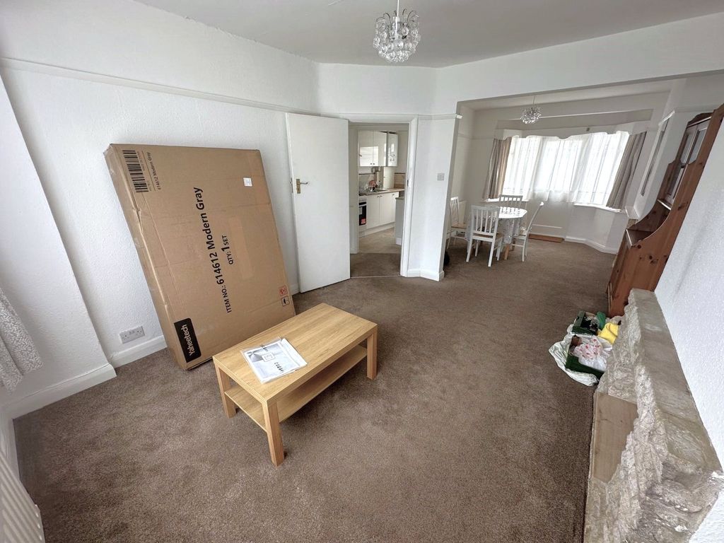 Property photo 2 of 12 Lounge