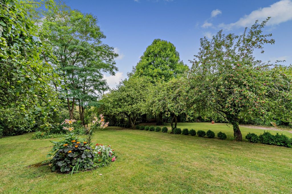 Property photo 3 of 20 Garden