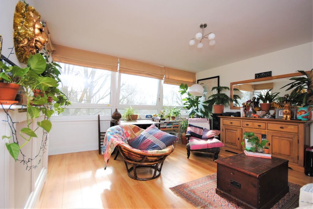 Property photo 1 of 10 Living Room