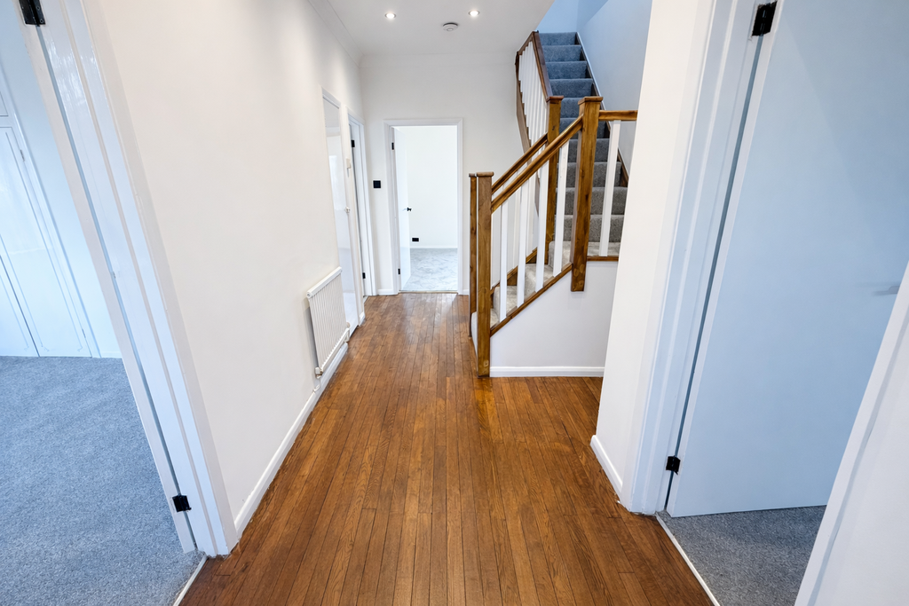 Property photo 3 of 9 Photo 6