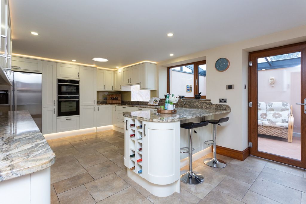 Property photo 2 of 35
