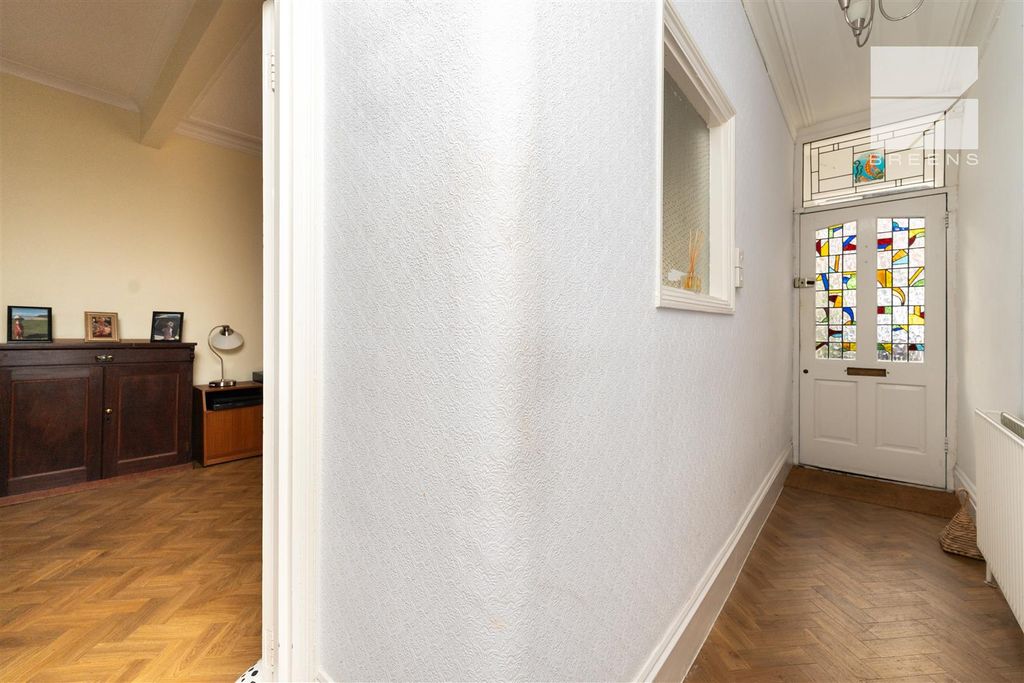 Property photo 2 of 44 8 Connaught Road_0020.Jpg