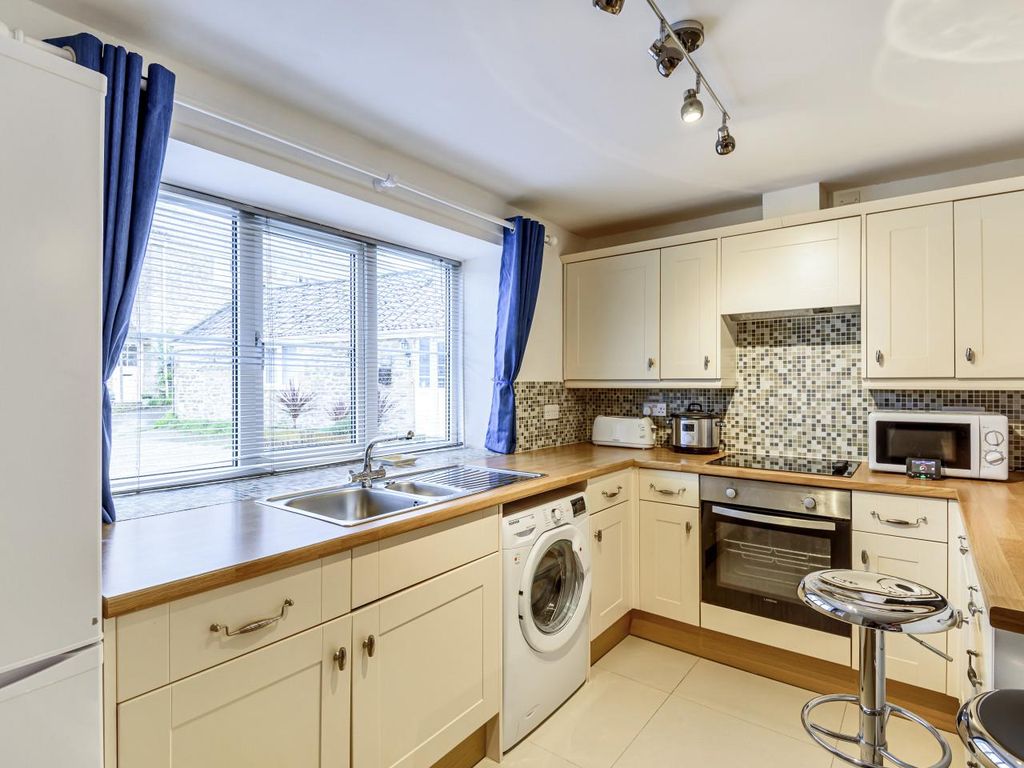 Property photo 3 of 7 Kitchen