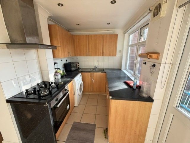 Property photo 3 of 9 Kitchen Athels