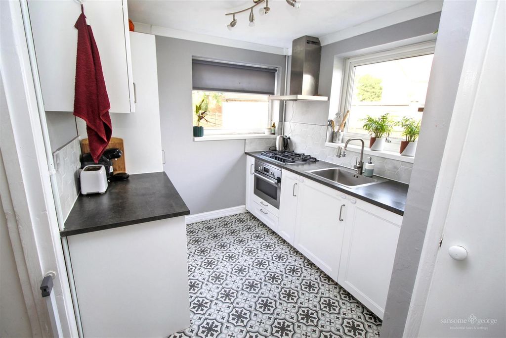 Property photo 2 of 12 Kitchen
