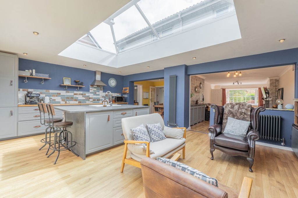 Property photo 2 of 41